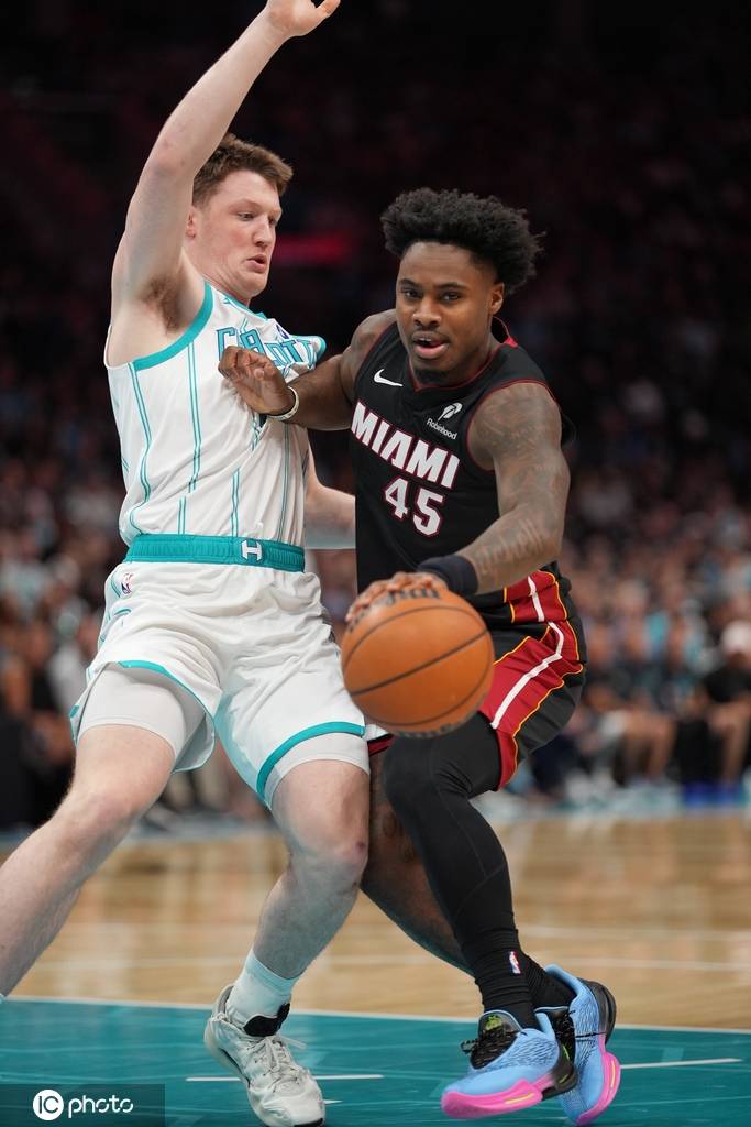 就你叫三分王？克努佩尔半场三分5中0 欢迎来真正的NBA